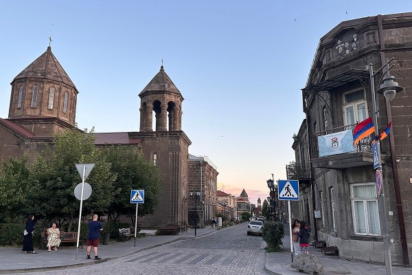 Старше Рима и дружелюбнее мегаполисов. Что притягивает туристов в Ереван и чем там заняться? Старше Рима и дружелюбнее мегаполисов. Что притягивает туристов в Ереван и чем там заняться?
