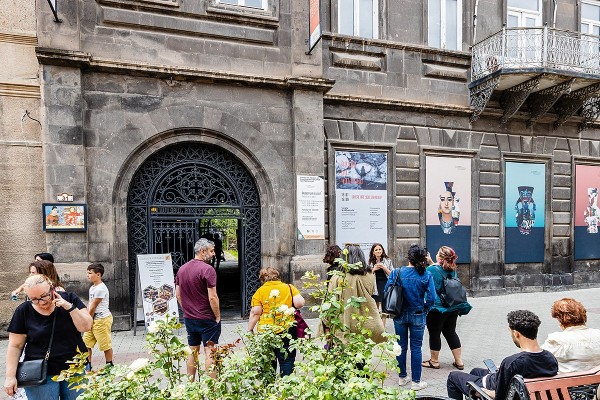 Старше Рима и дружелюбнее мегаполисов. Что притягивает туристов в Ереван и чем там заняться? Старше Рима и дружелюбнее мегаполисов. Что притягивает туристов в Ереван и чем там заняться?