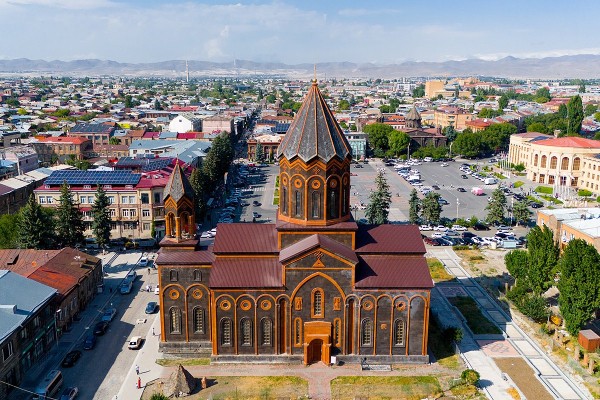 Старше Рима и дружелюбнее мегаполисов. Что притягивает туристов в Ереван и чем там заняться? Старше Рима и дружелюбнее мегаполисов. Что притягивает туристов в Ереван и чем там заняться?