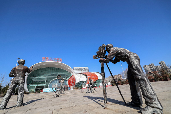 Россияне массово устремились в Китай на Новый год. Там их ждет «пивозаправка», улица роботов и родина Конфуция Россияне массово устремились в Китай на Новый год. Там их ждет «пивозаправка», улица роботов и родина Конфуция