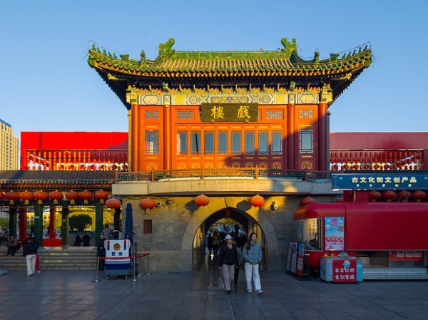 Россияне массово устремились в Китай на Новый год. Там их ждет «пивозаправка», улица роботов и родина Конфуция Россияне массово устремились в Китай на Новый год. Там их ждет «пивозаправка», улица роботов и родина Конфуция