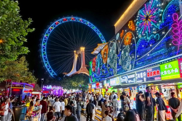 Россияне массово устремились в Китай на Новый год. Там их ждет «пивозаправка», улица роботов и родина Конфуция Россияне массово устремились в Китай на Новый год. Там их ждет «пивозаправка», улица роботов и родина Конфуция