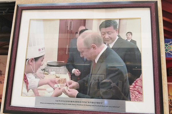 Россияне массово устремились в Китай на Новый год. Там их ждет «пивозаправка», улица роботов и родина Конфуция Россияне массово устремились в Китай на Новый год. Там их ждет «пивозаправка», улица роботов и родина Конфуция