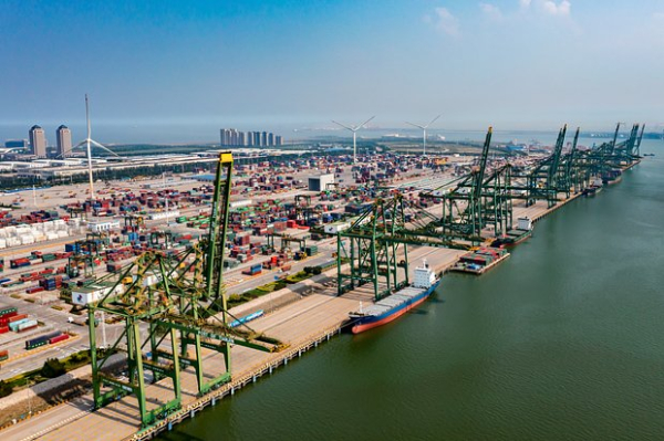 Россияне массово устремились в Китай на Новый год. Там их ждет «пивозаправка», улица роботов и родина Конфуция Россияне массово устремились в Китай на Новый год. Там их ждет «пивозаправка», улица роботов и родина Конфуция