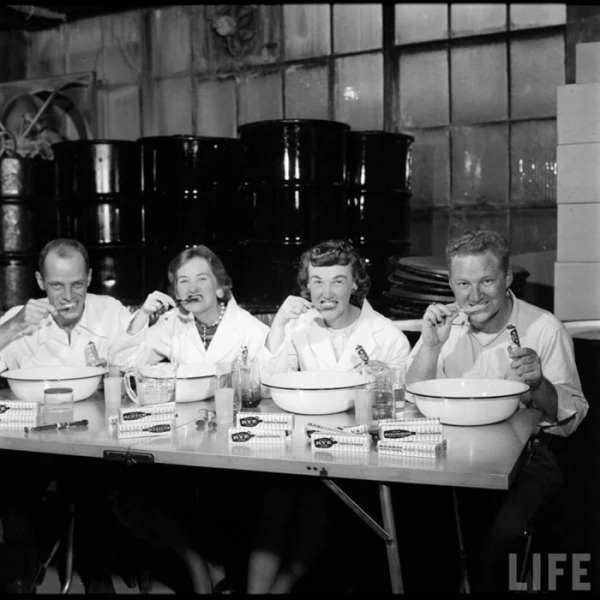 Каменный век алкоголя: Удивительные формы спиртных напитков 20 века Каменный век алкоголя: Удивительные формы спиртных напитков 20 века