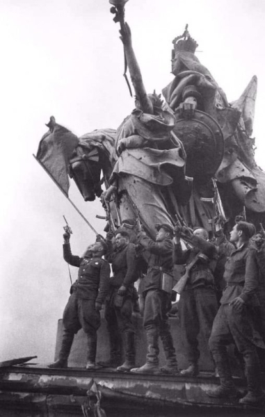 Редкие исторические фотографии, которые передают атмосферу времени Редкие исторические фотографии, которые передают атмосферу времени