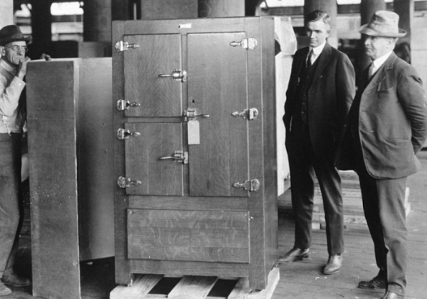 Эволюция холодильников: от «ледников» в подземельях до современных устройств Эволюция холодильников: от «ледников» в подземельях до современных устройств