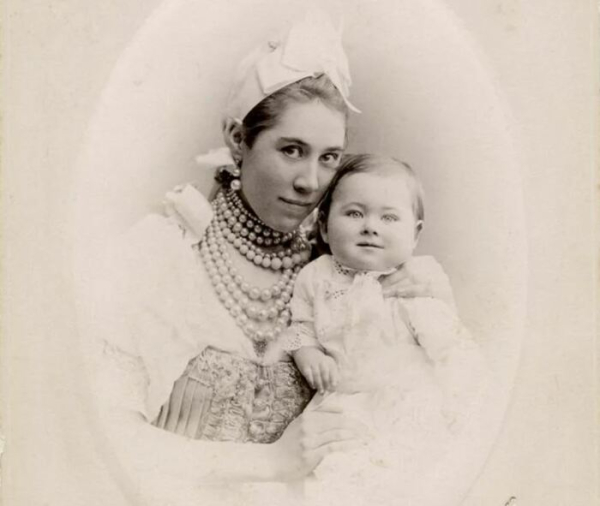 Почему на Руси матери в богатых семьях не кормили своих детей Почему на Руси матери в богатых семьях не кормили своих детей