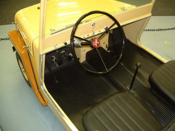 Микроавтомобиль Jip Kapi 1955 из Барселоны Микроавтомобиль Jip Kapi 1955 из Барселоны