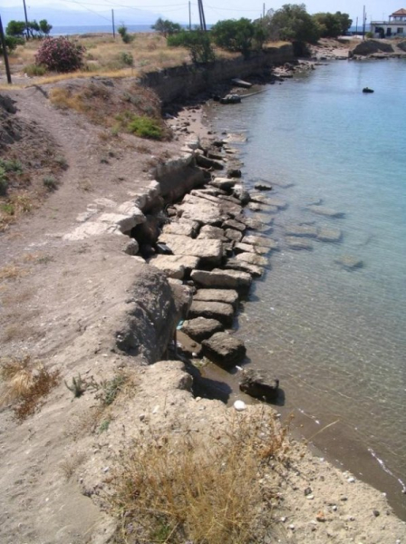 Зачем древние греки построили «канал без воды» длиной 8 км, и как по нему переправлялись суда Зачем древние греки построили «канал без воды» длиной 8 км, и как по нему переправлялись суда