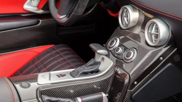 Ультра-редкий Mercedes-Benz SLR McLaren Stirling Moss без пробега Ультра-редкий Mercedes-Benz SLR McLaren Stirling Moss без пробега