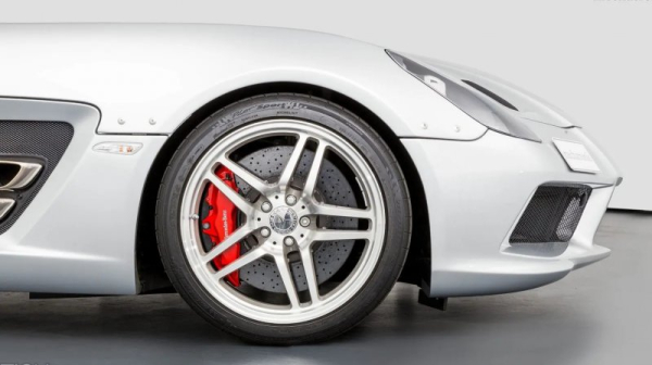 Ультра-редкий Mercedes-Benz SLR McLaren Stirling Moss без пробега Ультра-редкий Mercedes-Benz SLR McLaren Stirling Moss без пробега