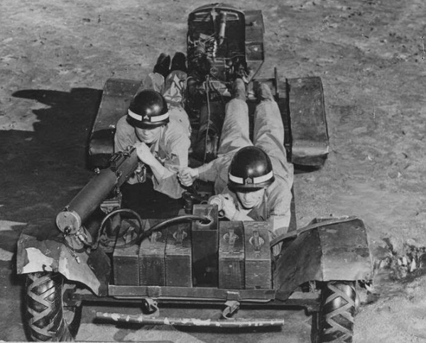 Зачем был нужен автомобиль для езды лёжа на животе (2 фото + видео) Зачем был нужен автомобиль для езды лёжа на животе (2 фото + видео)