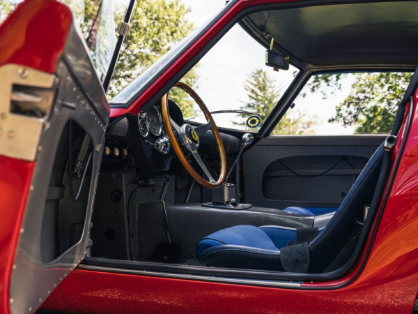 Ferrari 250 GTO 1962 года выпуска был продан за 51,7 миллиона долларов Ferrari 250 GTO 1962 года выпуска был продан за 51,7 миллиона долларов