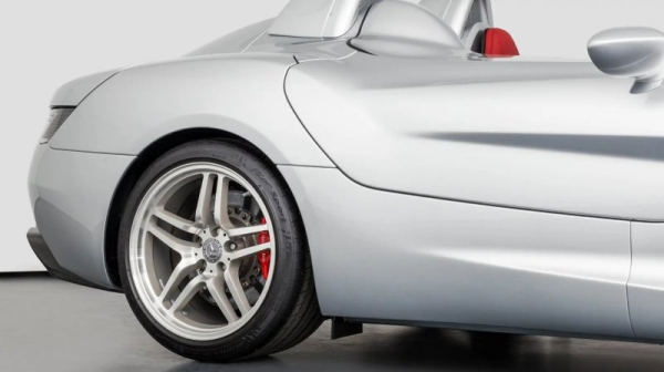 Ультра-редкий Mercedes-Benz SLR McLaren Stirling Moss без пробега Ультра-редкий Mercedes-Benz SLR McLaren Stirling Moss без пробега
