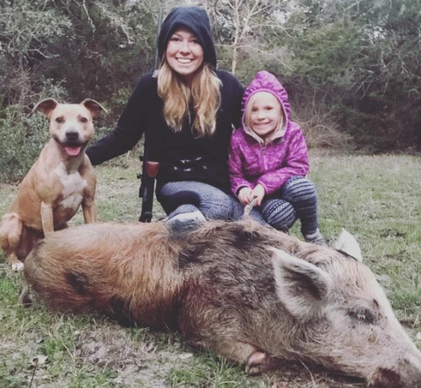 Хищницы: Американские охотницы откровенно рассказывают о своем кровавом хобби Хищницы: Американские охотницы откровенно рассказывают о своем кровавом хобби