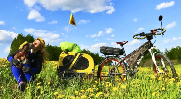 История Анны Смолиной, которая проехала с собакой полстраны на велосипеде История Анны Смолиной, которая проехала с собакой полстраны на велосипеде