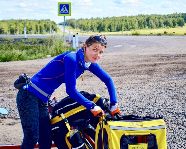 История Анны Смолиной, которая проехала с собакой полстраны на велосипеде История Анны Смолиной, которая проехала с собакой полстраны на велосипеде