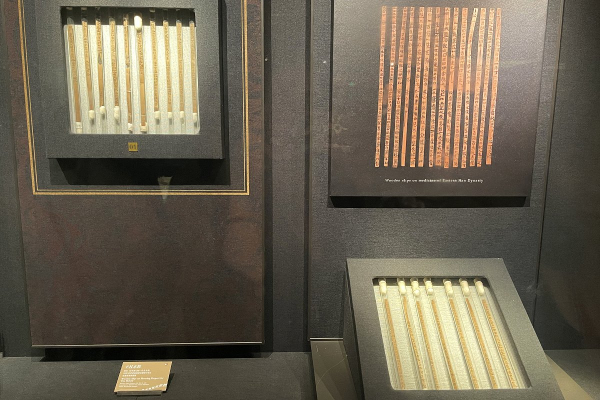 Летящая лошадь, храм-муравейник и лапша. Россияне массово едут в самый закрытый район Китая. Почему там нужно непременно побывать? Летящая лошадь, храм-муравейник и лапша. Россияне массово едут в самый закрытый район Китая. Почему там нужно непременно побывать?