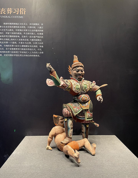 Летящая лошадь, храм-муравейник и лапша. Россияне массово едут в самый закрытый район Китая. Почему там нужно непременно побывать? Летящая лошадь, храм-муравейник и лапша. Россияне массово едут в самый закрытый район Китая. Почему там нужно непременно побывать?