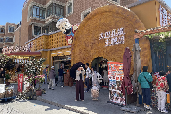 Летящая лошадь, храм-муравейник и лапша. Россияне массово едут в самый закрытый район Китая. Почему там нужно непременно побывать? Летящая лошадь, храм-муравейник и лапша. Россияне массово едут в самый закрытый район Китая. Почему там нужно непременно побывать?