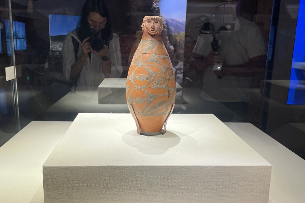 Летящая лошадь, храм-муравейник и лапша. Россияне массово едут в самый закрытый район Китая. Почему там нужно непременно побывать? Летящая лошадь, храм-муравейник и лапша. Россияне массово едут в самый закрытый район Китая. Почему там нужно непременно побывать?