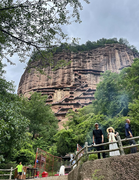 Летящая лошадь, храм-муравейник и лапша. Россияне массово едут в самый закрытый район Китая. Почему там нужно непременно побывать? Летящая лошадь, храм-муравейник и лапша. Россияне массово едут в самый закрытый район Китая. Почему там нужно непременно побывать?