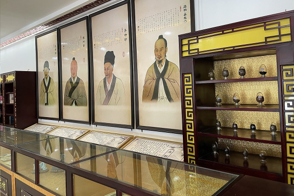 Летящая лошадь, храм-муравейник и лапша. Россияне массово едут в самый закрытый район Китая. Почему там нужно непременно побывать? Летящая лошадь, храм-муравейник и лапша. Россияне массово едут в самый закрытый район Китая. Почему там нужно непременно побывать?