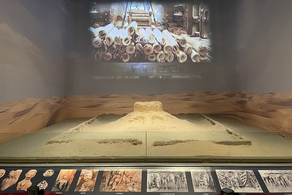 Летящая лошадь, храм-муравейник и лапша. Россияне массово едут в самый закрытый район Китая. Почему там нужно непременно побывать? Летящая лошадь, храм-муравейник и лапша. Россияне массово едут в самый закрытый район Китая. Почему там нужно непременно побывать?