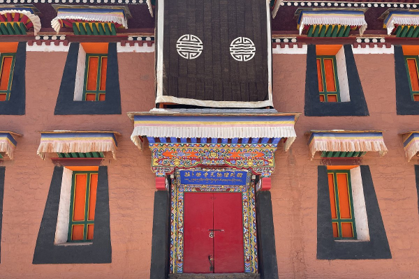 Летящая лошадь, храм-муравейник и лапша. Россияне массово едут в самый закрытый район Китая. Почему там нужно непременно побывать? Летящая лошадь, храм-муравейник и лапша. Россияне массово едут в самый закрытый район Китая. Почему там нужно непременно побывать?