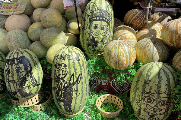 Летящая лошадь, храм-муравейник и лапша. Россияне массово едут в самый закрытый район Китая. Почему там нужно непременно побывать? Летящая лошадь, храм-муравейник и лапша. Россияне массово едут в самый закрытый район Китая. Почему там нужно непременно побывать?