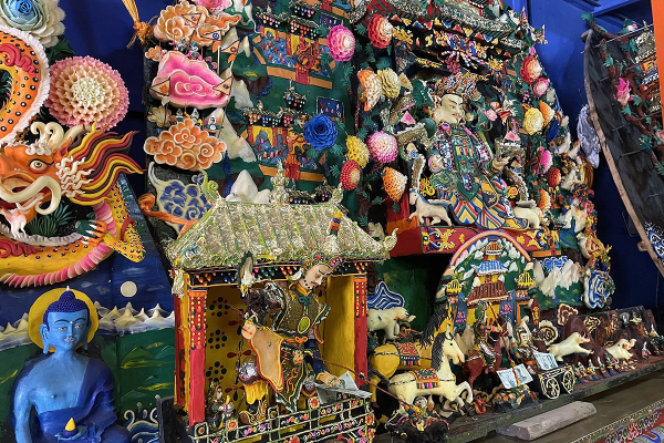 Летящая лошадь, храм-муравейник и лапша. Россияне массово едут в самый закрытый район Китая. Почему там нужно непременно побывать? Летящая лошадь, храм-муравейник и лапша. Россияне массово едут в самый закрытый район Китая. Почему там нужно непременно побывать?