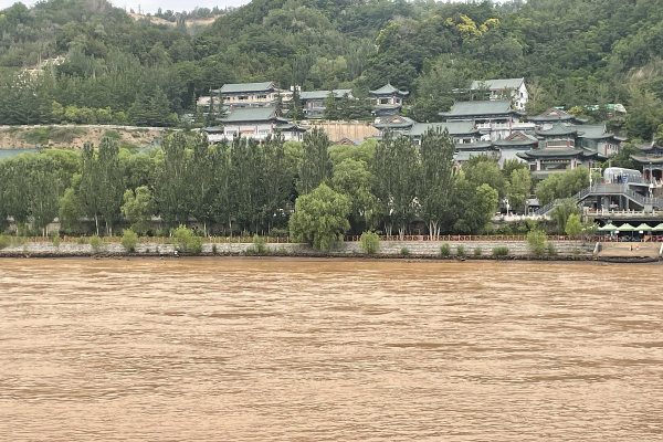 Летящая лошадь, храм-муравейник и лапша. Россияне массово едут в самый закрытый район Китая. Почему там нужно непременно побывать? Летящая лошадь, храм-муравейник и лапша. Россияне массово едут в самый закрытый район Китая. Почему там нужно непременно побывать?