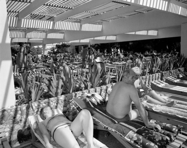 Сочи — российская ривьера 1988 года в фотографиях Карла де Кейзера Сочи — российская ривьера 1988 года в фотографиях Карла де Кейзера