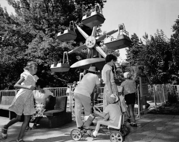 Сочи — российская ривьера 1988 года в фотографиях Карла де Кейзера Сочи — российская ривьера 1988 года в фотографиях Карла де Кейзера