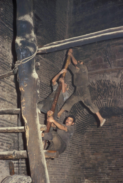 Тонкий Восток и модный Запад: фототур американца по Ирану в 1967 году Тонкий Восток и модный Запад: фототур американца по Ирану в 1967 году